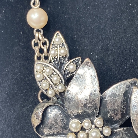 20" Antiqued Finish Silver Tone Flower Necklace Statement Piece - Picture 2 of 11